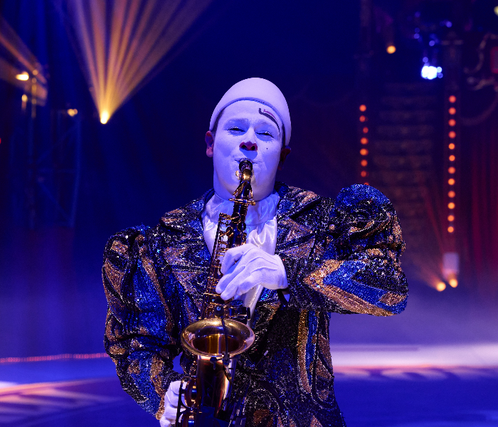 Angelo in Big Apple Circus: Journey to the Rainbow. Photo by Christine DiPasquale.
